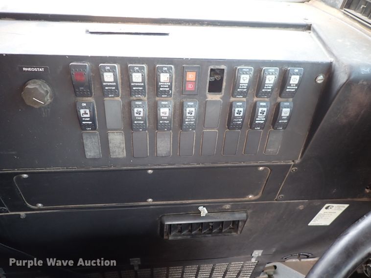 image for item DN1885 1995 International 3800  school bus