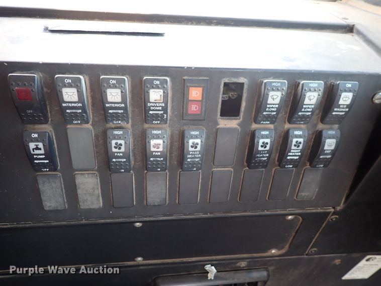 image for item DN1885 1995 International 3800  school bus