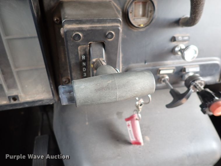 image for item DN1885 1995 International 3800  school bus