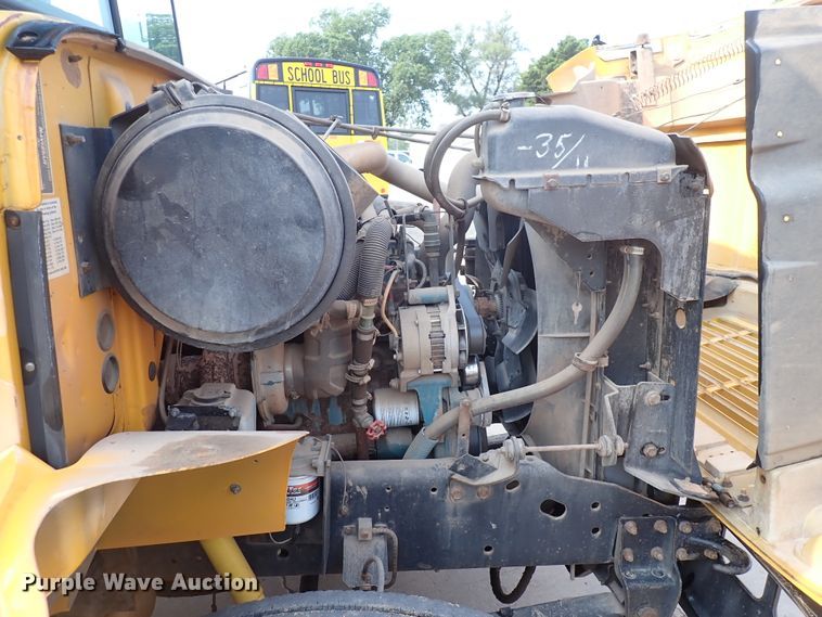 image for item DN1885 1995 International 3800  school bus