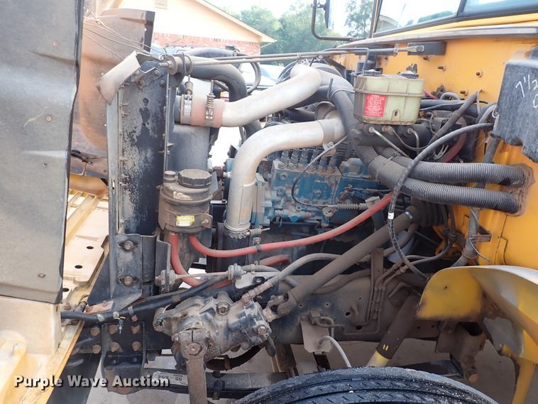 image for item DN1885 1995 International 3800  school bus