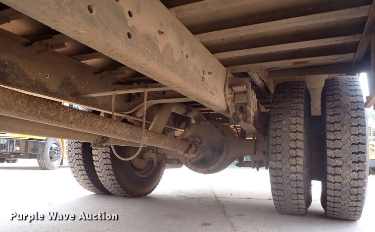 image for item DN1885 1995 International 3800  school bus