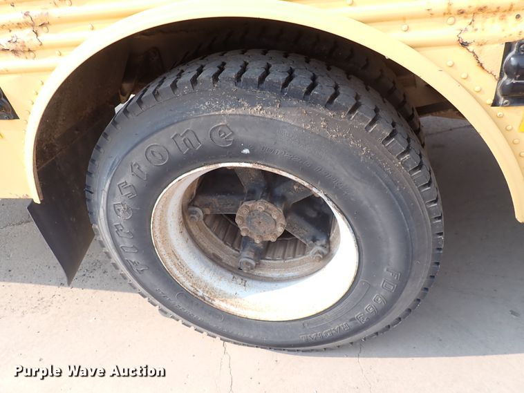 image for item DN1885 1995 International 3800  school bus