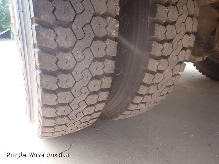 image for item DN1885 1995 International 3800  school bus