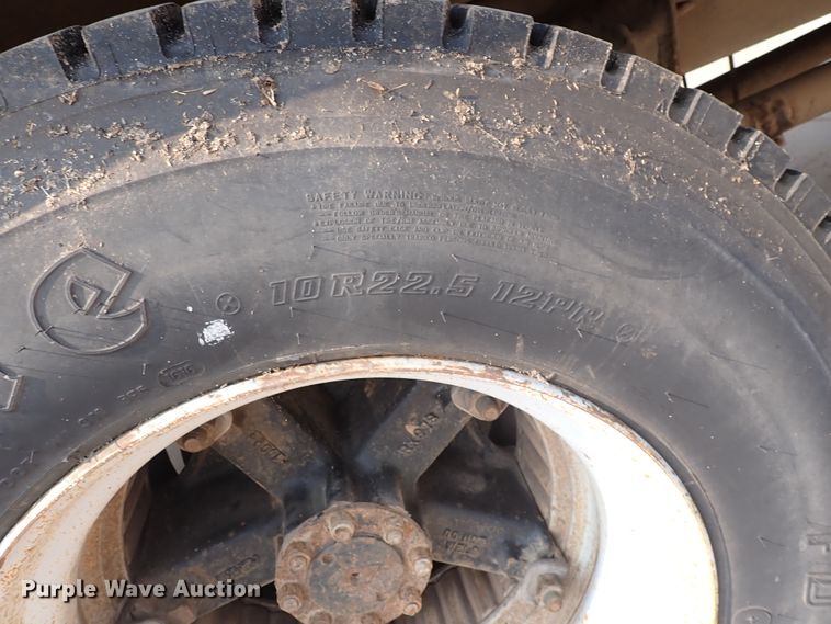 image for item DN1885 1995 International 3800  school bus