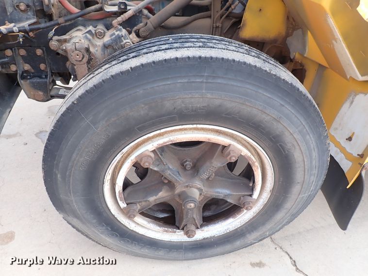 image for item DN1885 1995 International 3800  school bus