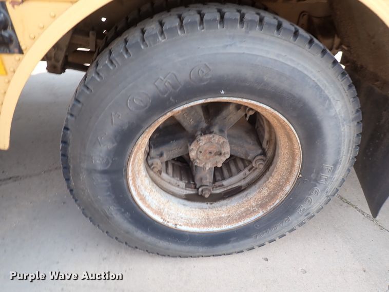 image for item DN1885 1995 International 3800  school bus