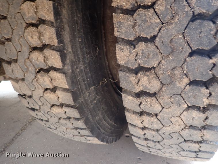 image for item DN1885 1995 International 3800  school bus