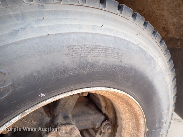 image for item DN1885 1995 International 3800  school bus