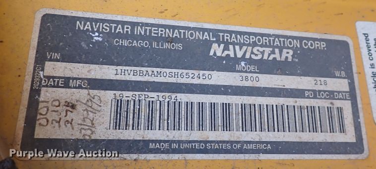 image for item DN1885 1995 International 3800  school bus