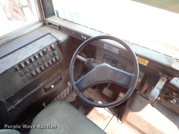 image for item DN1886 1997 International 3800  school bus