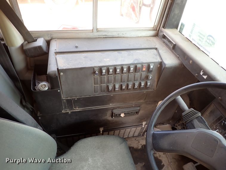 image for item DN1886 1997 International 3800  school bus