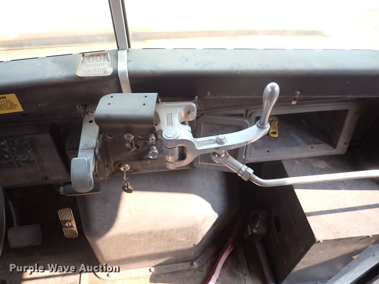 image for item DN1886 1997 International 3800  school bus