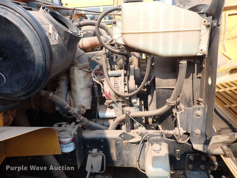 image for item DN1886 1997 International 3800  school bus