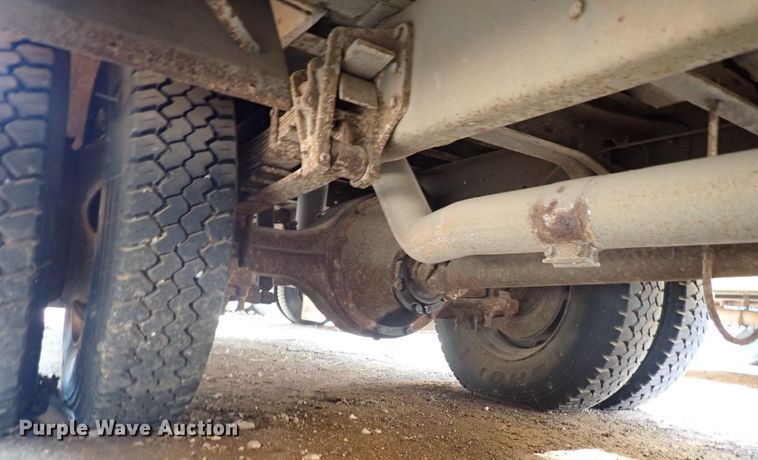 image for item DN1886 1997 International 3800  school bus