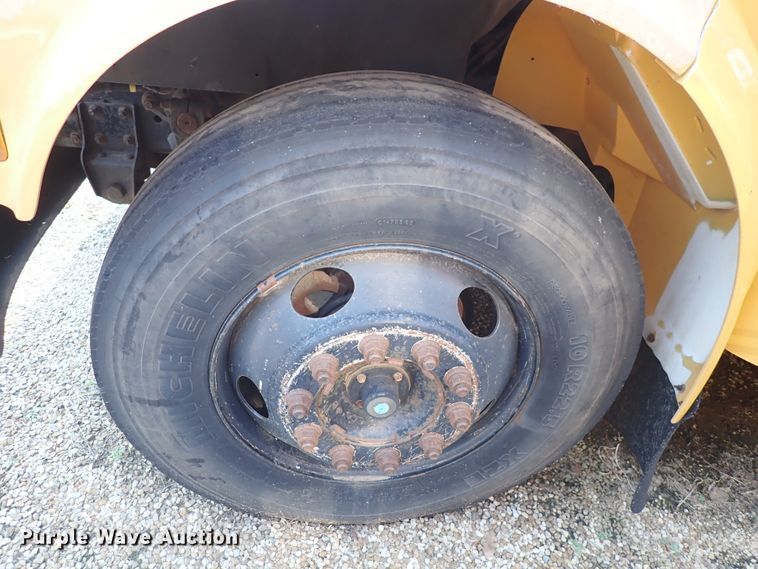 image for item DN1886 1997 International 3800  school bus