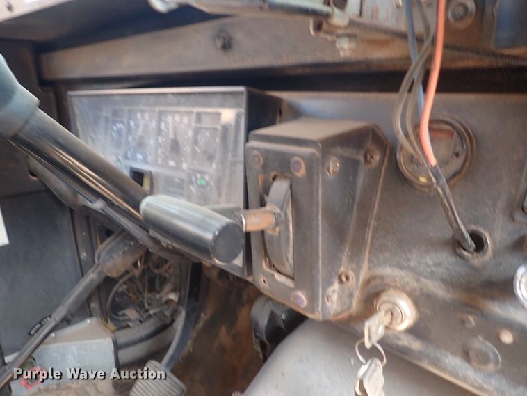 image for item DN1886 1997 International 3800  school bus