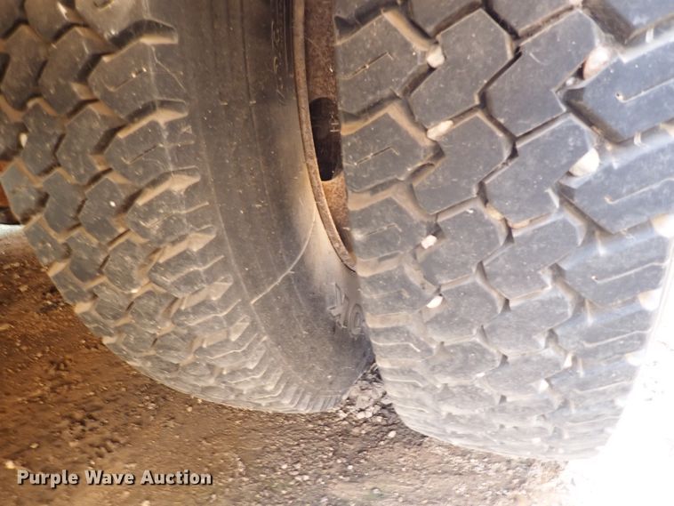 image for item DN1886 1997 International 3800  school bus