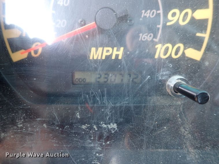 image for item DN1888 2006 Isuzu NPR  box truck