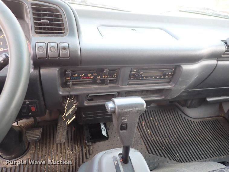 image for item DN1888 2006 Isuzu NPR  box truck