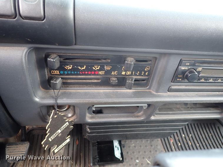 image for item DN1888 2006 Isuzu NPR  box truck