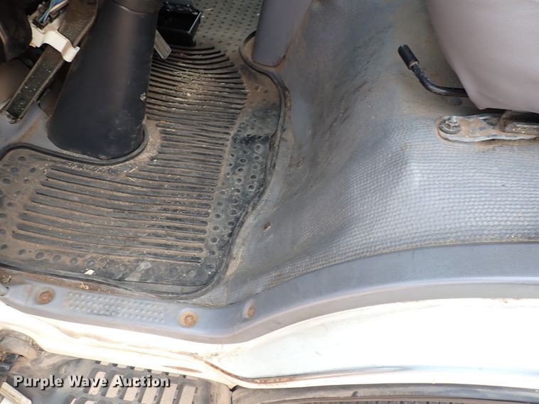 image for item DN1888 2006 Isuzu NPR  box truck