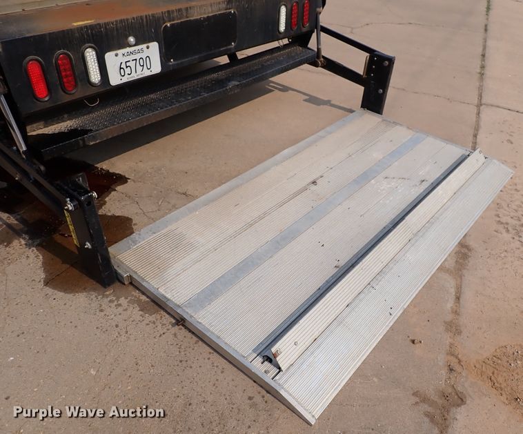 image for item DN1888 2006 Isuzu NPR  box truck