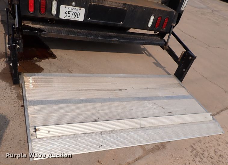 image for item DN1888 2006 Isuzu NPR  box truck