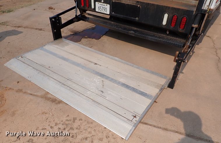 image for item DN1888 2006 Isuzu NPR  box truck