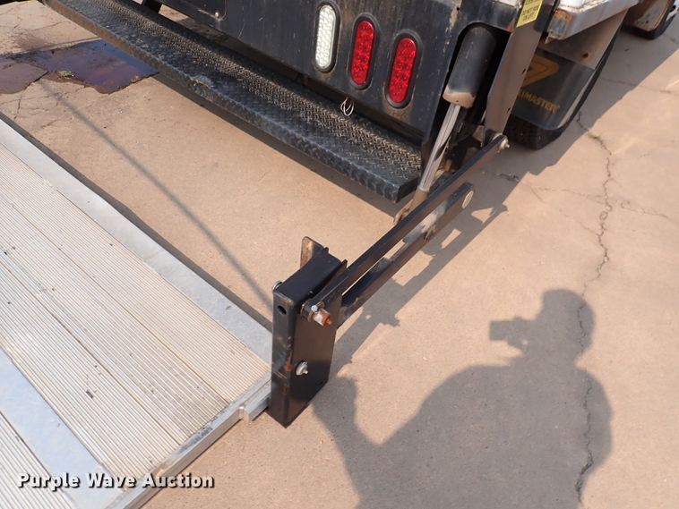 image for item DN1888 2006 Isuzu NPR  box truck