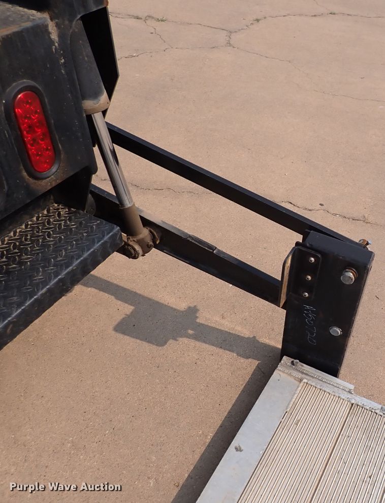 image for item DN1888 2006 Isuzu NPR  box truck