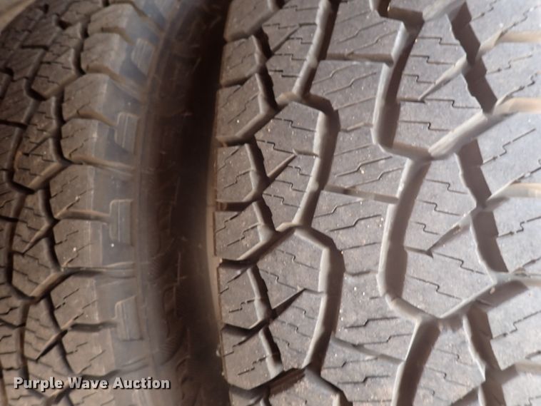 image for item DN1888 2006 Isuzu NPR  box truck