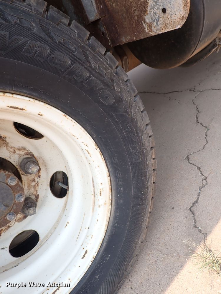 image for item DN1888 2006 Isuzu NPR  box truck