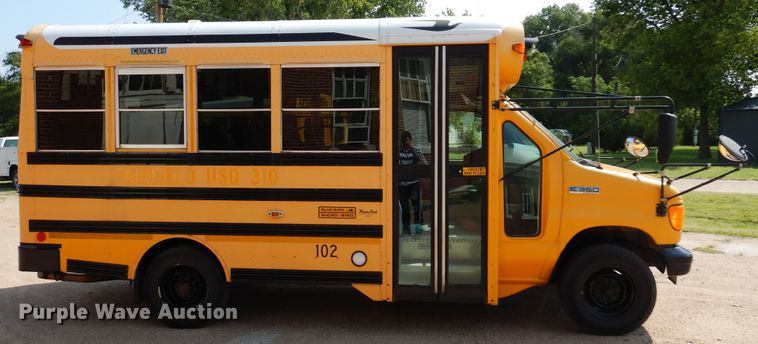 image for item DN1914 2006 Ford E350 Super Duty  school bus