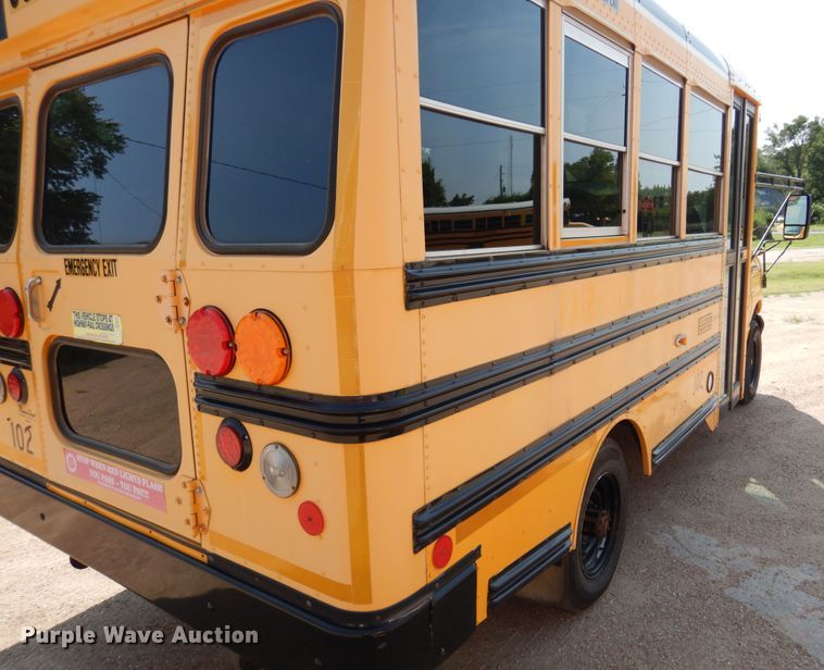 image for item DN1914 2006 Ford E350 Super Duty  school bus