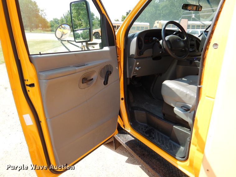image for item DN1914 2006 Ford E350 Super Duty  school bus