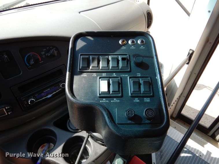 image for item DN1914 2006 Ford E350 Super Duty  school bus