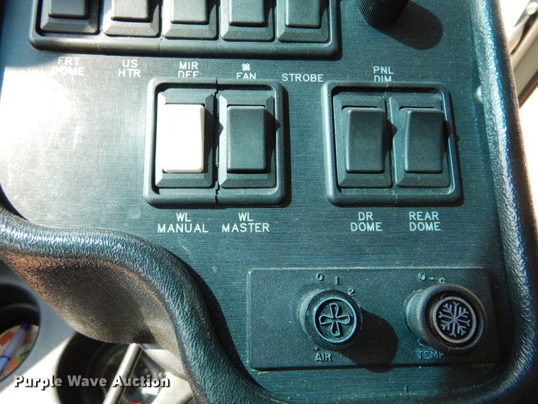 image for item DN1914 2006 Ford E350 Super Duty  school bus