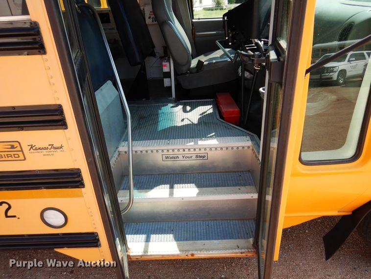 image for item DN1914 2006 Ford E350 Super Duty  school bus