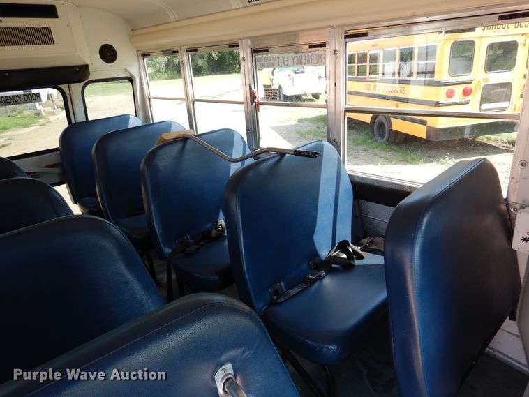 image for item DN1914 2006 Ford E350 Super Duty  school bus