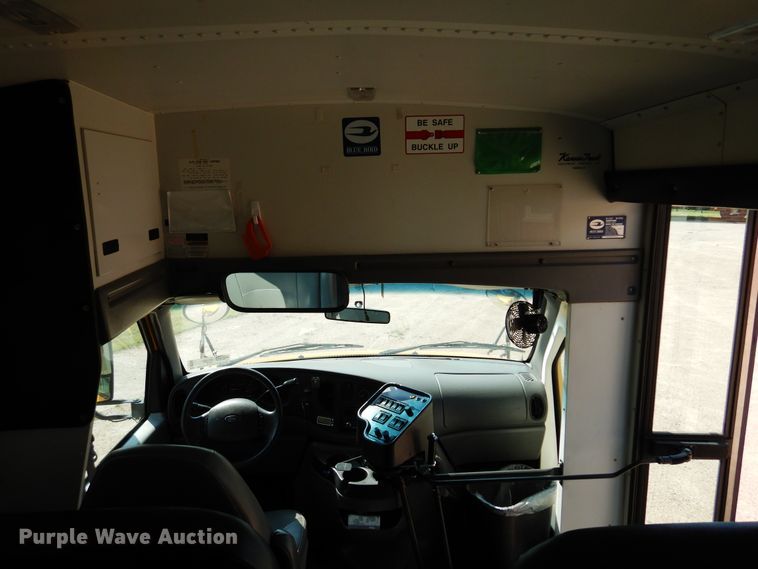 image for item DN1914 2006 Ford E350 Super Duty  school bus