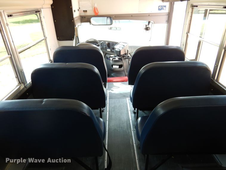 image for item DN1914 2006 Ford E350 Super Duty  school bus