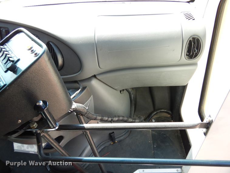 image for item DN1914 2006 Ford E350 Super Duty  school bus