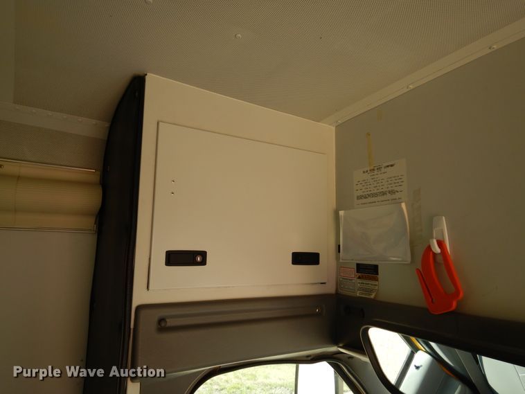 image for item DN1914 2006 Ford E350 Super Duty  school bus