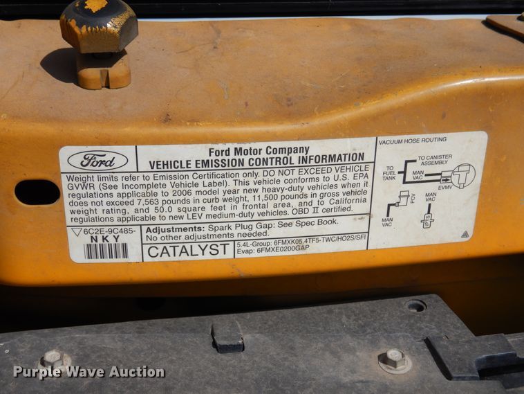 image for item DN1914 2006 Ford E350 Super Duty  school bus