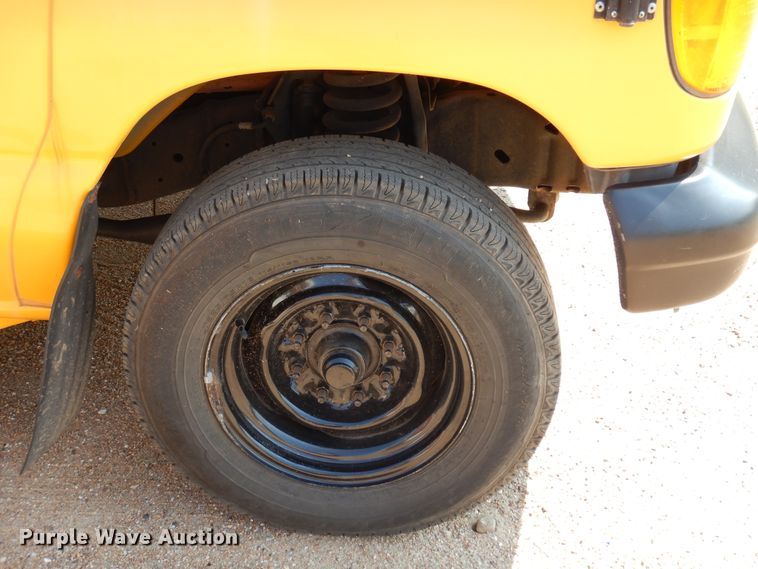 image for item DN1914 2006 Ford E350 Super Duty  school bus