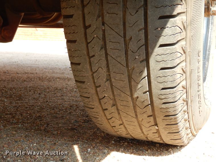 image for item DN1914 2006 Ford E350 Super Duty  school bus