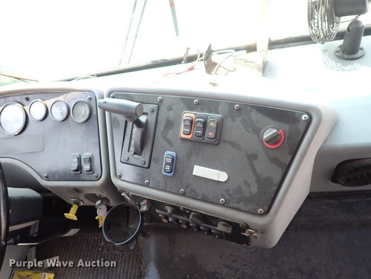 image for item DN1917 2005 Blue Bird All American  school bus