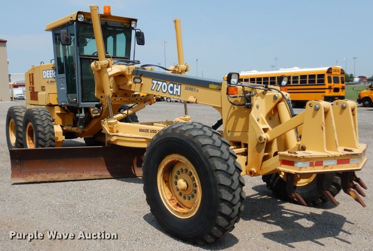 image for item DN1926 2002 John Deere 770CH  motor grader