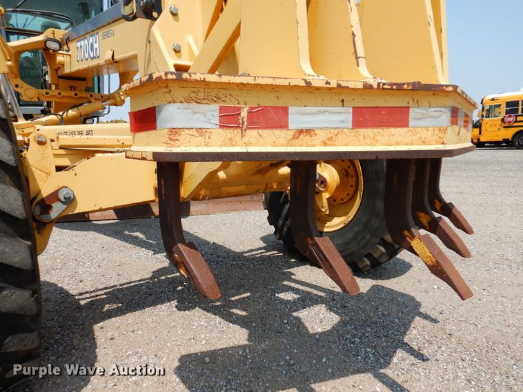 image for item DN1926 2002 John Deere 770CH  motor grader